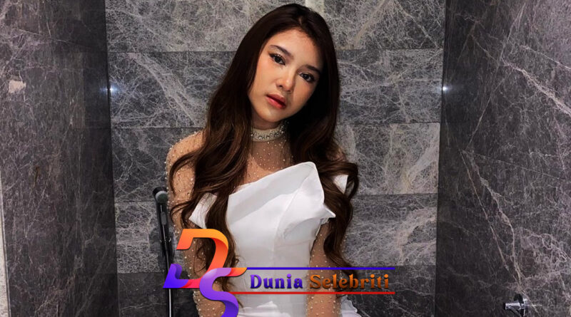 Tiara Andini Menangis Haru